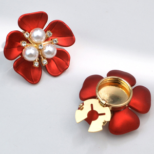 Botón Decorativo de Moda de la Fábrica de <span class=keywords><strong>Botones</strong></span> Jinyi con Logotipo de Perla, Patrón de Marca, Botón de Flores Combinadas de Lujo para Camisas y Ropa de Mujer - Product Image 5