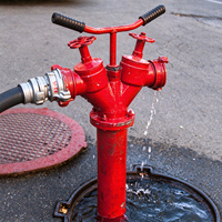 DN150 Hydrant Pemadam Kebakaran Besi Tuang Tahan Karat untuk Pemakaian Luar Ruangan dengan Dua Keluaran, Sesuai Standar GOST 80