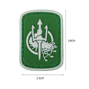 Nuovo Badge Mini in PVC Goffrato Ecologico Resistente all'Acqua, Stile Semplice 3D, 2.6x3.8cm, Cult Leader God Sea's Fork, Punisher Back - Product Image 6