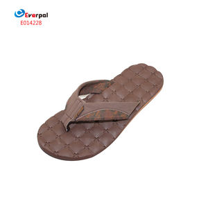 Sandales en cuir à rivets avec sangle en PU et semelle EVA pour hommes – Claquettes d'été haut de gamme en TPR - Product Image 4