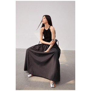 Abito Lungo Elegante Senza Maniche con Ampio Orlo 'Messenger Under the Moon' - Product Image 4