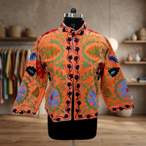 Manteau d'hiver en velours Suzani brodé floral fait main, rembourré, long, pour femmes, idéal pour les soirées - Product Image 4