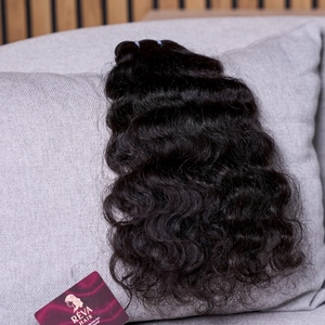 Extensions de cheveux naturels bouclés bruts indiens vierges doublement étirés pour femmes, idéales pour la beauté et le coiffage en salon - Product Image 3