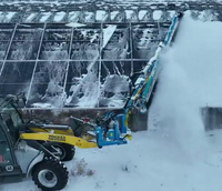 Brosse de nettoyage et de déneigement à bas prix pour panneaux photovoltaïques montés sur chargeur, pour le lavage et le déneigement des modules solaires