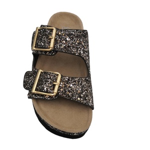 Ultimi Modelli di Tendenza: <span class=keywords><strong>Ciabatte</strong></span> in Plastica da Donna <span class=keywords><strong>con</strong></span> Borchie Nere e Argento, Fibbie, Velcro e Suole Spesse in <span class=keywords><strong>Sughero</strong></span> - Product Image 2