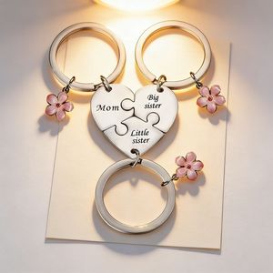 Nouvel ensemble de porte-clés en acier inoxydable en forme de cœur, 3 pièces, assortis pour maman, sœurs, avec breloques fleurs roses pour la famille et les sœurs - Product Image 4