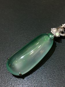 Perhiasan Giok Vintage Berkualitas Tinggi Harga Grosir Giok Hijau Alami Icy Jadeite Liontin Emas 18k - Product Image 4