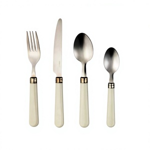 Ensemble de couverts pour enfants avec cuillère, fourchette et couteau en acier inoxydable poli miroir avec manches en plastique blanc et motifs d'animaux mignons - Product Image 5