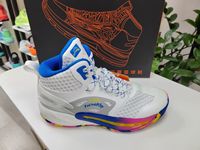 Sepatu Basket High Top Putih Oranye Bahan Mesh Upper EVA Midsole Outsole Karet Penyerap Guncangan Tali Sepatu Pria Olahraga Profesional