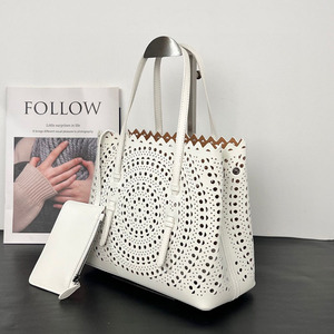 Vienne sóng Calfskin Micro Tote Túi, ren mô hình, bạc phần cứng, mở rộng bên, có thể tháo rời dây đeo, tay/vai thực hiện - Product Image 4