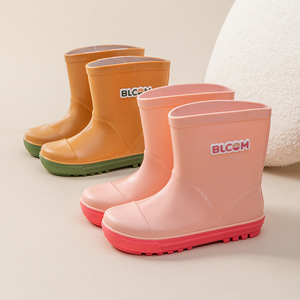 Bottes de pluie pour enfants, chaussures d'eau pour enfants, mi-mollet, rembourrées, chaudes, en caoutchouc, antidérapantes, matériau respectueux de l'environnement - Product Image 1