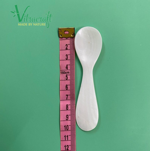 Les cuillères de style classique sont fabriquées à partir de coquilles de nacre naturelles. Elles aident à ne pas perdre le goût du plat. Taille 10cm - Product Image 4