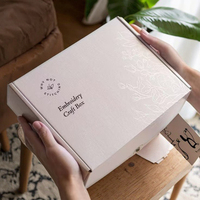 Boîtes en carton ondulé recyclables personnalisées avec logo en feuille d'or, matériaux recyclés, doublure en éponge pour emballage cadeau et produits