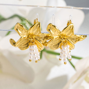 1 Paire de Boucles d'Oreilles Pendantes en Acier Inoxydable Plaqué Or 18K avec Perle Lys et Pompon - Design Texturé 3D Élégant et Polyvalent pour Soirées - Product Image 5