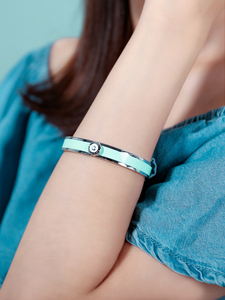 Brazalete de Esmalte de Moda con MOQ Bajo, Joyería Elegante de Latón Plateado para <span class=keywords><strong>Mujer</strong></span>, Venta al por Mayor para Uso Diario y Fiestas - Product Image 6