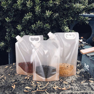 Tenez la fermeture imprimée par gravure résistante à la chaleur de bouton de bec de PE de catégorie comestible de poche pour l'emballage de lait - Product Image 2