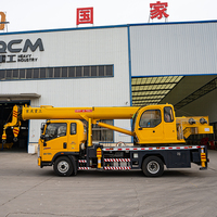 Camion-grue Sinotruk HOWO avec châssis 10T, flèche télescopique droite, commande hydraulique à distance