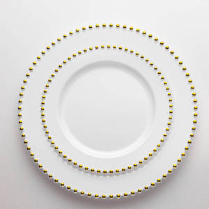 Plato de plástico con relieve de perlas, apto para lavavajillas, con color por transferencia térmica, para bodas y eventos, vajilla desechable premium. - Product Image 1