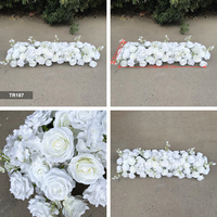 Kunstmatige witte rozen bloemstukken lange tafel bloemdecoratie bruiloft feest eettafel centerpiece decoratie
