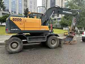 Excavadora de Ruedas HYUNDAI 150VS Usada de Alta Calidad con Martillo Rompedor, Cucharón Excavador y Motor de 15 Toneladas - Product Image 2