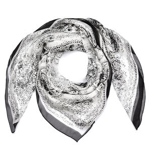 Vente en gros mondiale 135x135 Foulard carré en mousseline de soie au design personnalisé de <span class=keywords><strong>grande</strong></span> <span class=keywords><strong>taille</strong></span> Motif Paisley Foulard en soie artistique pour dames - Product Image 1