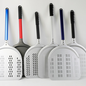 <span class=keywords><strong>Pelle</strong></span> à pizza en alliage d'aluminium perforée en forme de <span class=keywords><strong>pomme</strong></span> de 12 pouces avec manche allongé pour la cuisson au four et le retournement des pizzas - Product Image 4