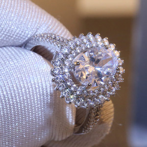 Anello elegante da donna con design scintillante intarsiato, gioielli versatili e alla moda per tutti i giorni - Product Image 3