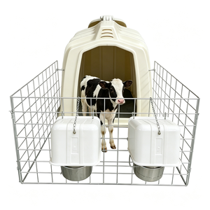 Nichoir en plastique résistant aux UV, au vent et à la pluie pour veaux nouveau-nés, abri extérieur pour veaux avec mangeoire en acier inoxydable - Product Image 1