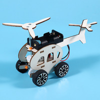 Petit modèle d'hélicoptère électrique bricolage expérience de technologie de science du bois faite à la main pour les jouets de moteur des enfants pour la petite production