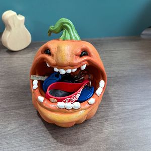 Suministro de fábrica: Bandeja de almacenamiento de calabaza con diseño de grimace espeluznante, organizador de llaves y monedas para entrada de Halloween, adorno decorativo de resina para escritorio, regalos - Product Image 3