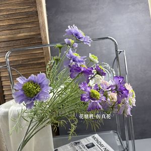 Arreglo Floral <span class=keywords><strong>de</strong></span> 3 Cabezas <span class=keywords><strong>de</strong></span> Crisantemo Artificial y Seda <span class=keywords><strong>de</strong></span> Pino para Decoración del Hogar, Bodas y Fotografía - Product Image 5