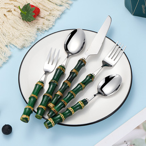 Set di posate in bambù e acciaio inossidabile 304, verde bambù, di alta estetica, stile occidentale di lusso leggero, con coltello, forchetta, cucchiaio e forchettina da dessert, con manico in legno - Product Image 4