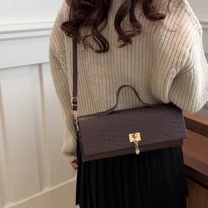 กระเป๋าสะพายข้างผู้หญิงสไตล์มินิมอล ลายเรขาคณิตแบบใหม่ หูหิ้วเดี่ยว วัสดุ PU ซับในโพลีเอสเตอร์ ใช้ได้ทุกฤดู - Product Image 2