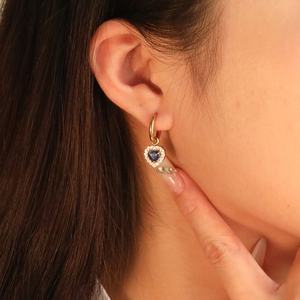 Bijoux de mode en gros, boucles d'oreilles pendantes en acier inoxydable, plaquées or 18 carats, zircon vert, boucles d'oreilles en forme de cœur pour femmes - Product Image 1