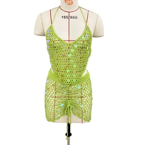 Traje de baño sólido de dos piezas de ganchillo hecho a mano para mujer - Product Image 2