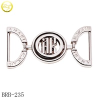 Conector de logotipo de metal personalizado respetuoso con el medio ambiente, herrajes de bikini con nombre hueco personalizado con correas de metal Bule, accesorios de baño OEM