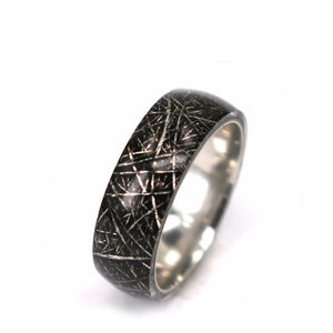 Titanium wedding band con meteorito superposición nuevo diseño meteorito joyería - Product Image 1