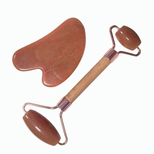 Ensemble Gua Sha et Rouleau Facial en Aventurine Rouge Naturelle avec Manche en Bois, Masseur Double Tête pour le Soin de la Peau du Visage et du Corps - Product Image 3