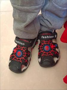 Gran oferta 2024, sandalias de <span class=keywords><strong>playa</strong></span> de verano baratas para niños, nueva moda para niños, zapatos antideslizantes de fondo suave para niños - Product Image 5