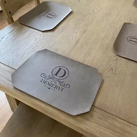 Sous-verres en cuir PU gravés au laser de luxe en gros, sous-verres en similicuir personnalisables gravables au laser