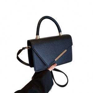 Mochila bandolera antirrobo de PU para hombre y mujer con carga USB ideal para senderismo, viajes y multiusos - Product Image 1