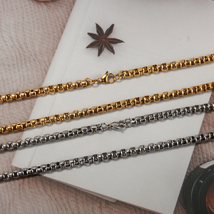 Vente en gros tendance Collier en acier inoxydable plaqué or 18 carats avec chaîne de perles carrées style ethnique pour femmes et hommes cadeau - Product Image 5