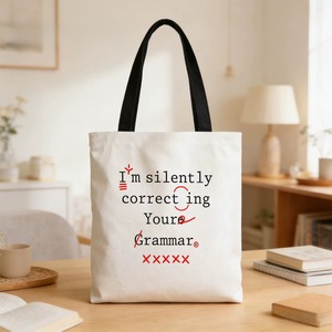 Sac fourre-tout en toile avec citation amusante sur la grammaire : « Je corrige silencieusement votre grammaire », imprimé, réutilisable, sac à bandoulière pour femme, sac de shopping - Product Image 1