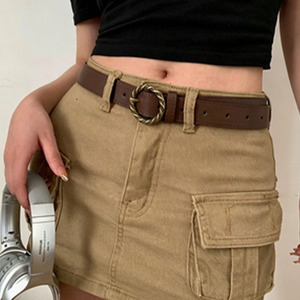 Cinturón de Cuero PU Estilo Americano Retro para Mujer - Hebilla Trenzada Vintage, Cinturón Casual Versátil para Jeans y Vestidos - Product Image 5