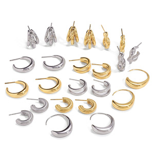 Boucles d'oreilles Huggie à trois couches en forme de C en acier inoxydable, design géométrique, unisexe, pour un usage quotidien - Product Image 5