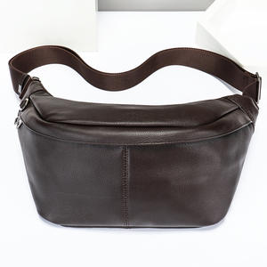 Riñonera de cuero genuino-Espaciosa e informal - Product Image 2