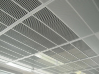 Panneaux de plafond et écrans en maille métallique perforée à motif diamant en acier inoxydable anti-corrosion à tissage uni