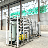 Système complet de production d'eau potable en sachet avec machine de purification par osmose inverse, réservoir d'eau et équipement d'emballage automatique des sachets d'eau