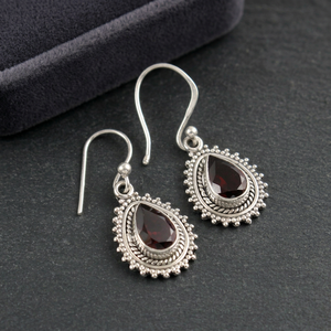 Grenat rouge pierre précieuse goutte balancent 925 bijoux en argent sterling boucles d'oreilles faites à la main fournisseur de bijoux en gros - Product Image 3