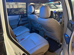 Toyota <span class=keywords><strong>Highlander</strong></span> 2.7 Turbo AWD <span class=keywords><strong>5</strong></span> Sièges Intérieur Sombre Régulateur de Vitesse Adaptatif Conduite à Gauche Caméra Arrière 190 000 km Véhicule d'Occasion (2010) - Product Image 6